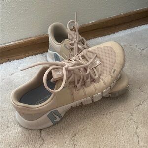 Nike Free Metcon 5
Size 8